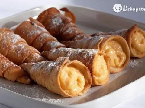 Fried canes filled with cream