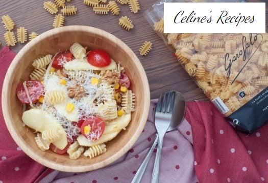 Pasta salad with apples and walnuts