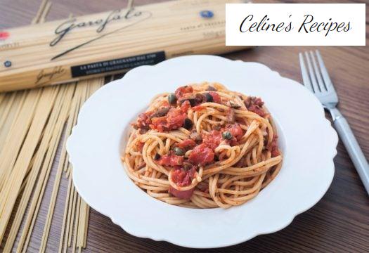 Puttanesca spaghetti. Spaghetti alla puttanesca