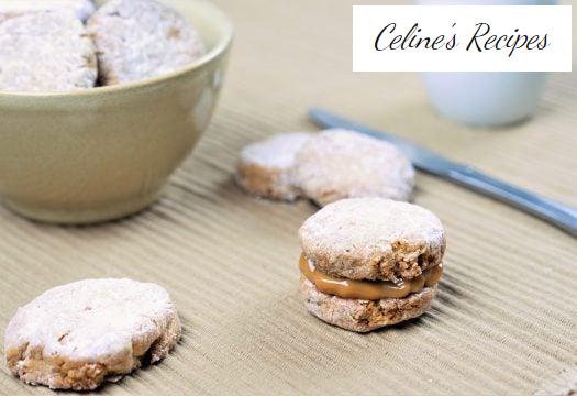 Cookies filled with dulce de leche