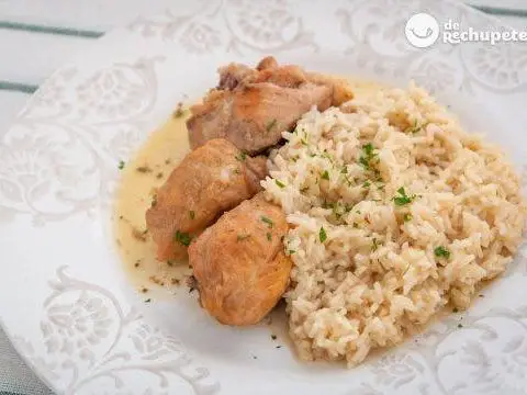 Chicken stewed in white wine with rice