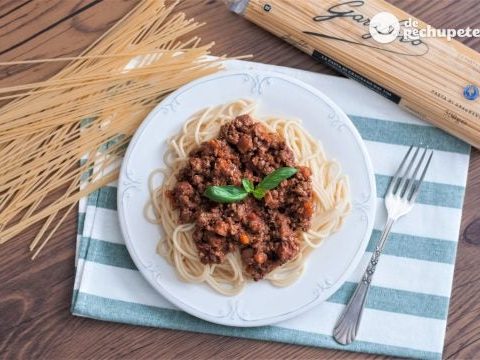 Spaghetti bolognese (Spaguetti alla bolognesa)