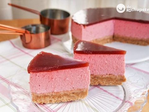 Strawberry cake with yogurt