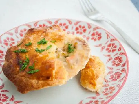 Scallops stuffed in puff pastry