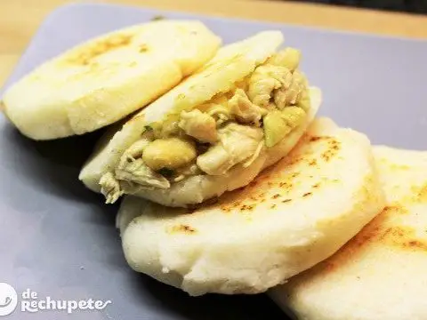 Arepas stuffed with chicken