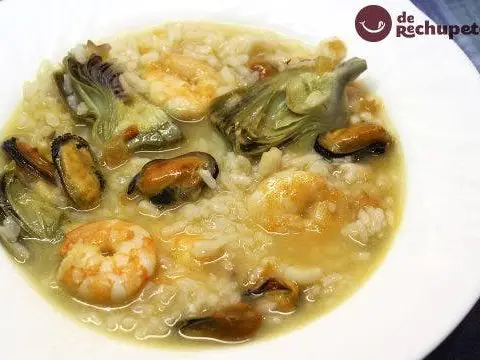 Soupy rice with artichokes and prawns