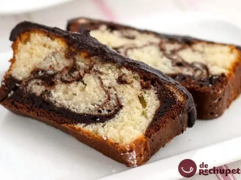 Marble or marbled sponge cake with chocolate