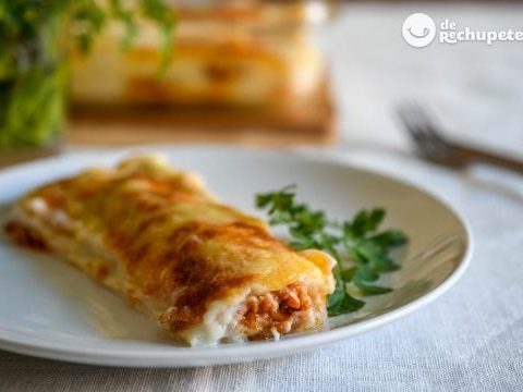 Cannelloni stuffed with Bolognese