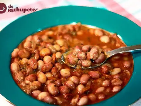 Red beans or pinto shell with vegetables