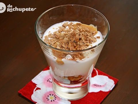 Yogurt glass with nougat cream