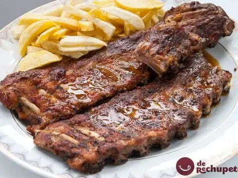 Ribs with homemade barbecue sauce