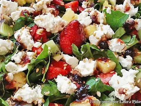 Spinach salad with cottage cheese and fruit