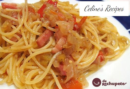 Spaghetti with banana, bacon and mild curry sauce