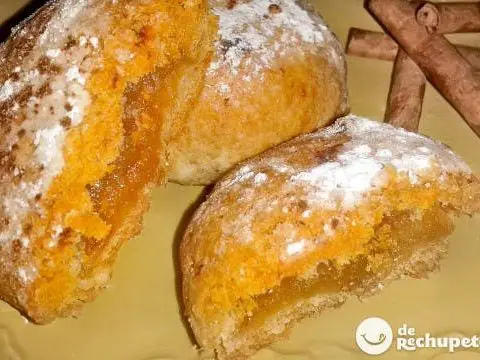 Apple filled biscuits. Milopitakia