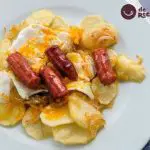 Broken eggs with mincemeat or chorizo