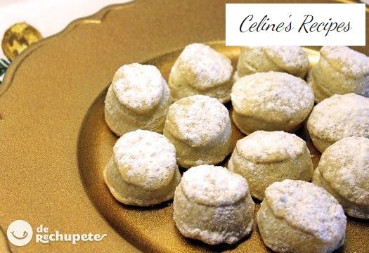 White mantecados. Traditional recipe