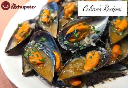 Mussels with marinara sauce. Quick and easy recipe