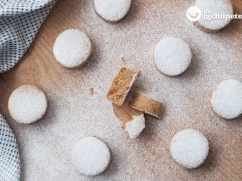 Homemade almond polvorones. Christmas recipe