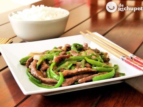 Beef with peppers. Chinese recipe