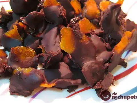 Strips of candied orange with chocolate