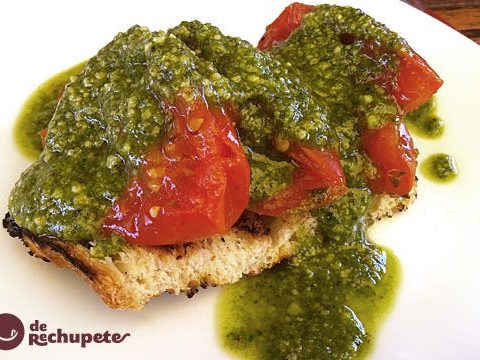 Roasted tomatoes on brioche with green pesto sauce
