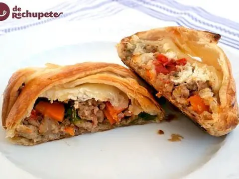 Puff pastry braid stuffed with meat