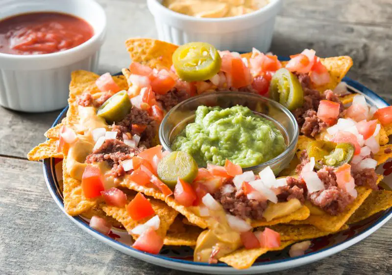 NACHOS WITH GROUND BEEF