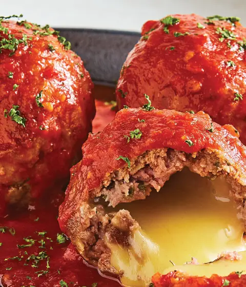 Cheese stuffed meatballs, delicious and super easy!