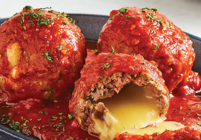 Cheese stuffed meatballs, delicious and super easy!