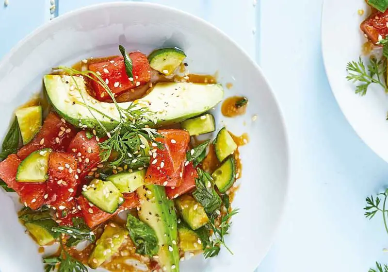 Avocado salad with tuna