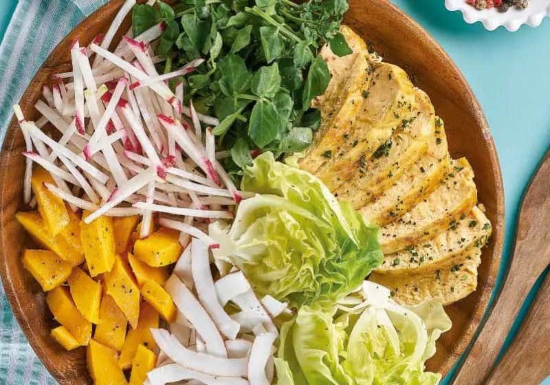 Chicken salad with mango