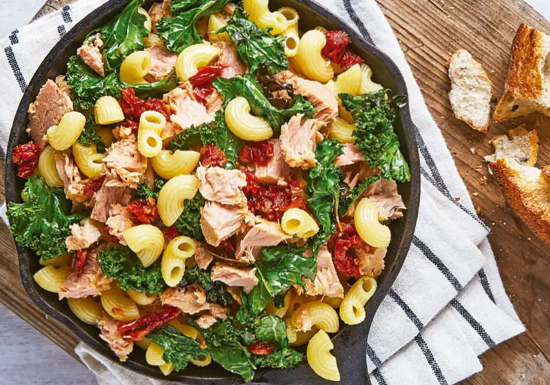 pasta salad with tuna and kale