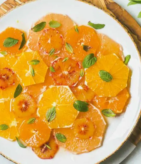 Mandarin salad with orange, honey and mint leaves