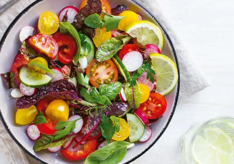 Mediterranean salad: benefits of eating salads
