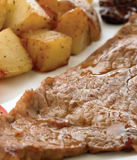 Steak with aromatic potatoes: easy and delicious recipe