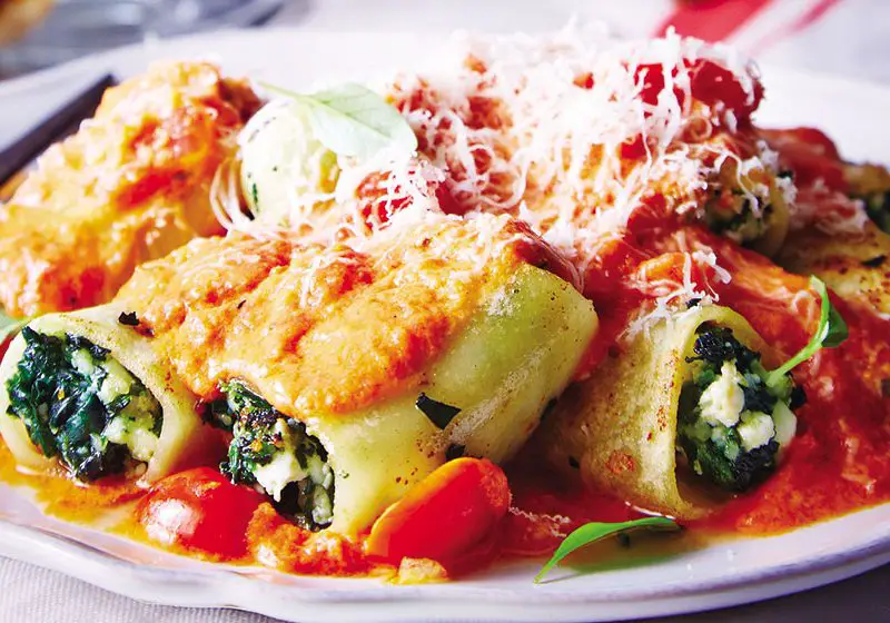 Cannelloni stuffed with cheese
